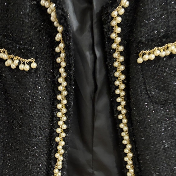 Elegant Black Tweed Jacket with Pearl Trim - Picture 4 of 7